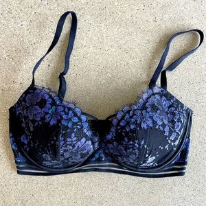 VICTORIA SECRET BRA 32DD